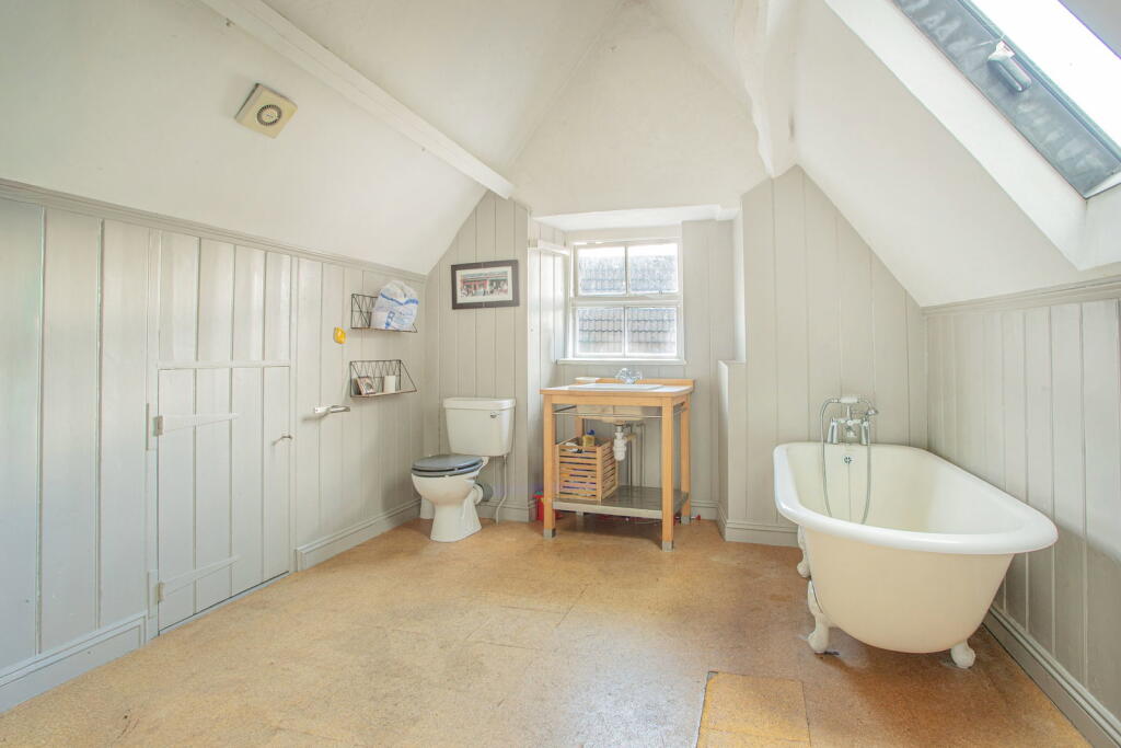 Apartment in Gloucester - More
