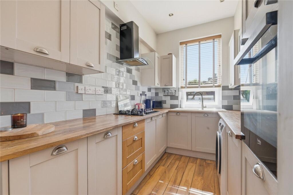 Avondale Road, Darwen, Lancashire, BB3 photo 3
