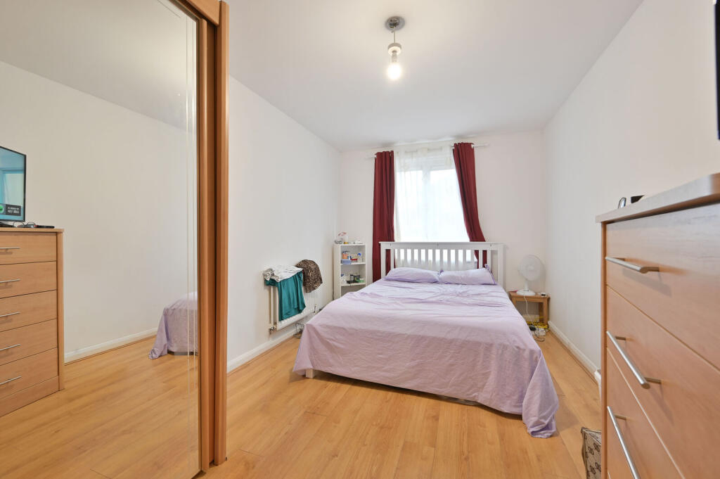 Apartment in Watford - View 5