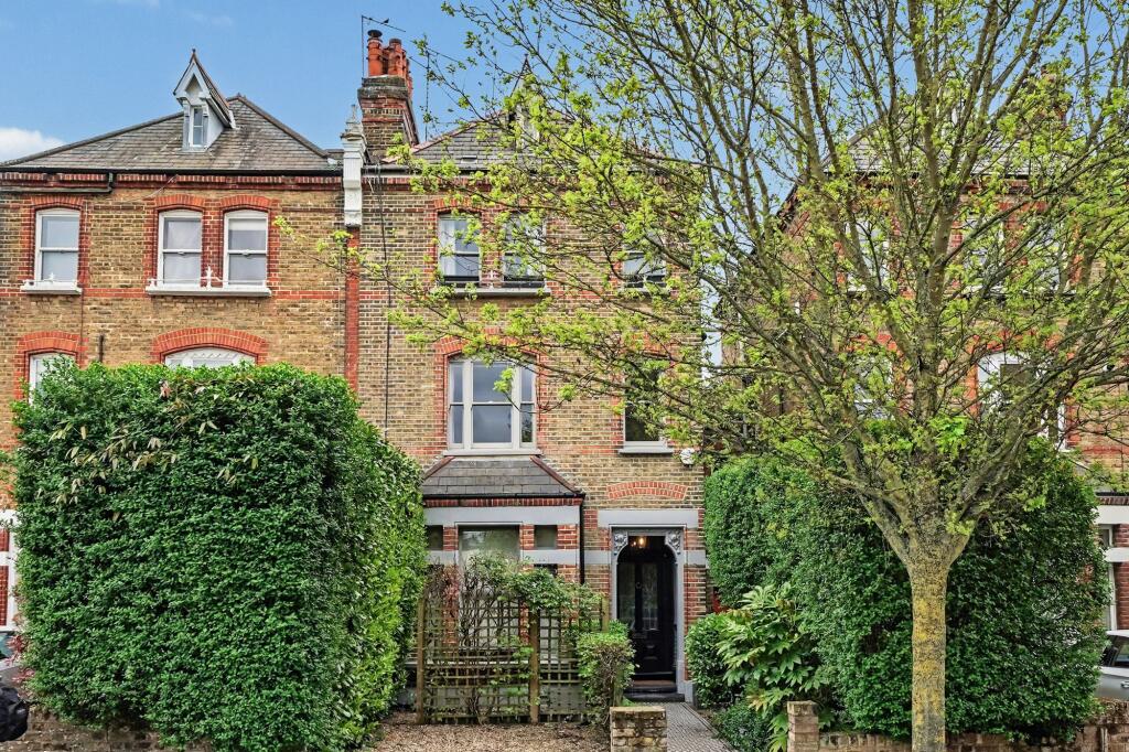 Main image of property: Tollington Park, N4 3RB