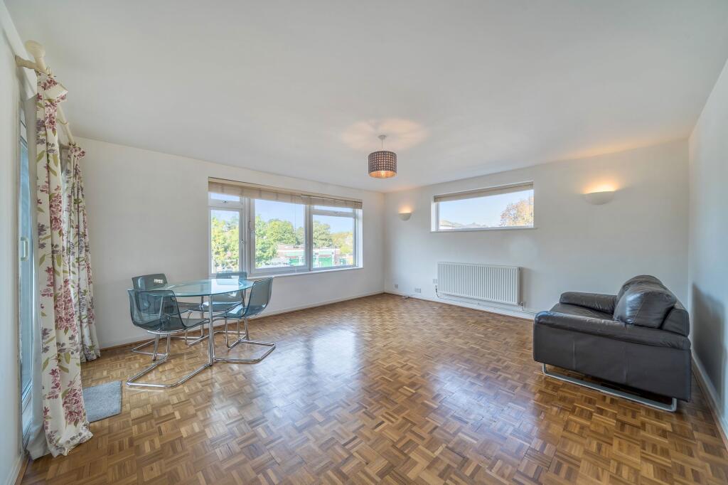 Apartment in Kingston upon Thames - View 2