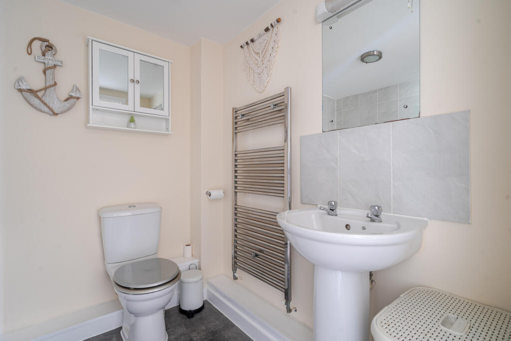 17 Merlin Way, Bracknell - More