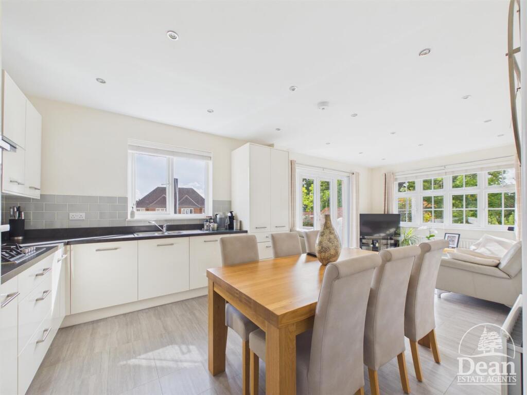 Croome Close, Lydney photo 3