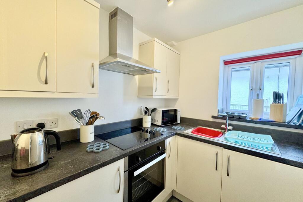 Christchurch Road, Bournemouth, BH1 - View 4
