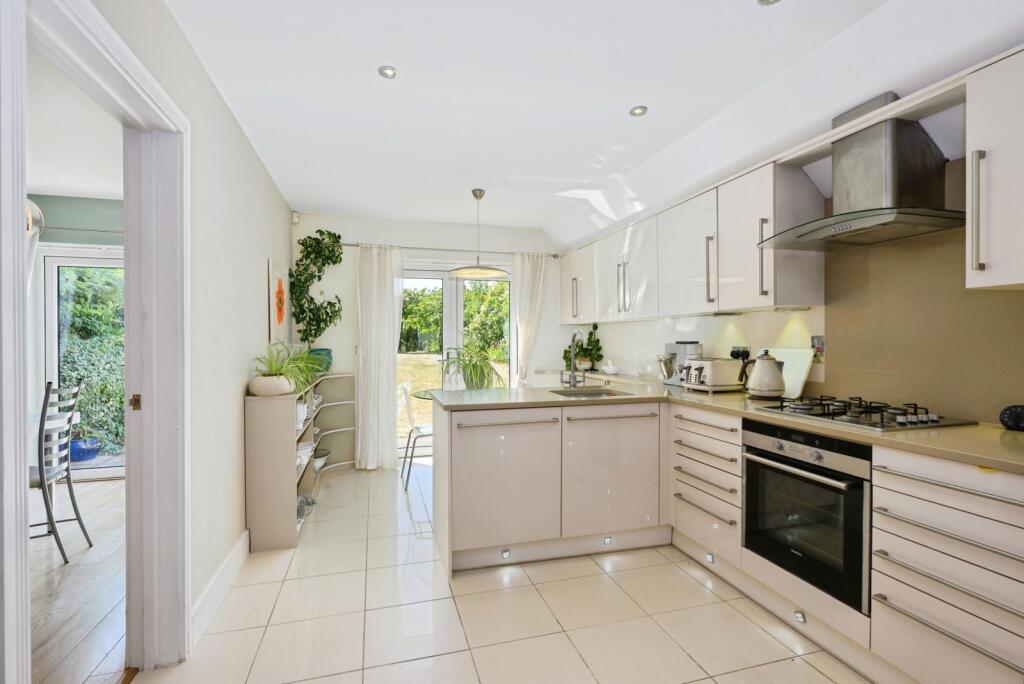 Church Road, Kenley, Surrey, CR8 photo 4