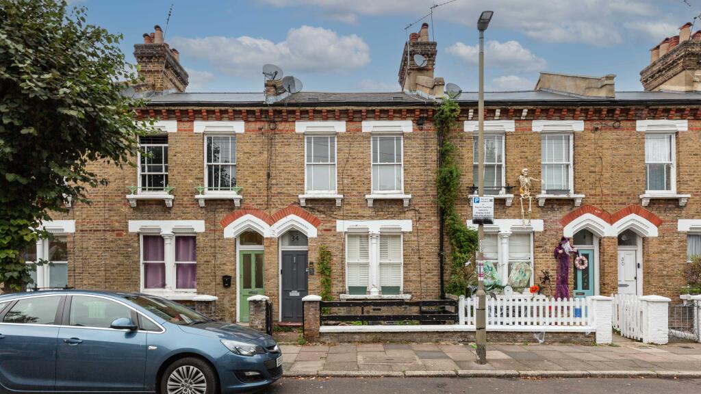 Main image of property: UFF 34 Elsley Road, Battersea, London, SW11 5LL