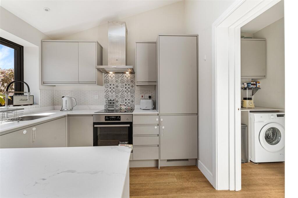House in Watford, Hertfordshire - View 5