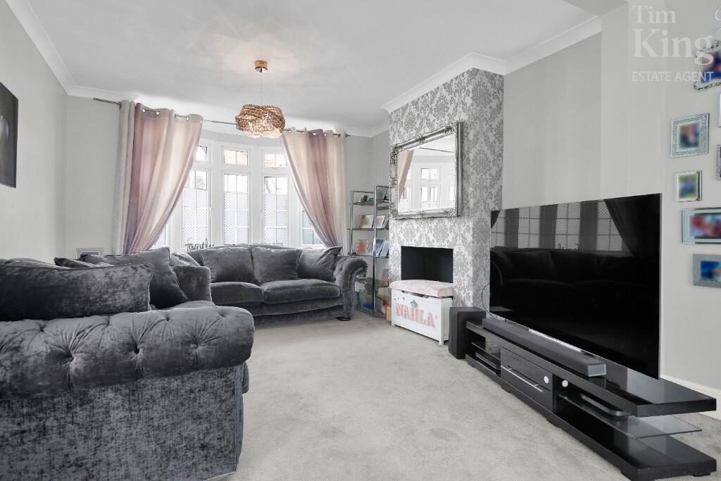 House in London, Chingford - More