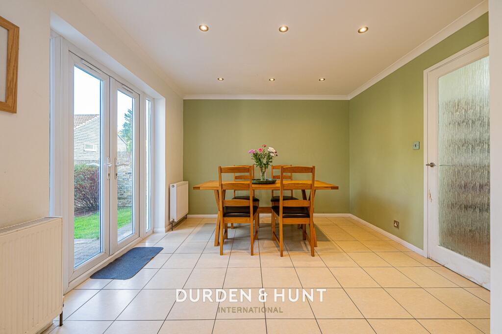 House in Epping Forest, Buckhurst Hill - More
