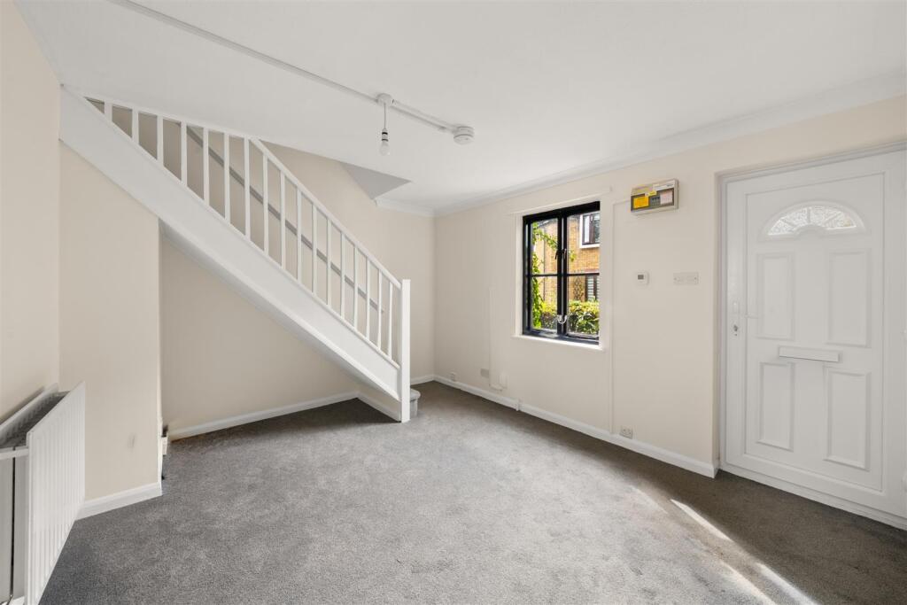 House in Twickenham - View 3