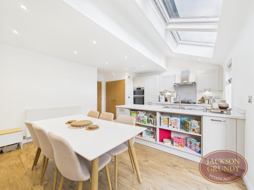 House in Northampton, West Northamptonshire - More
