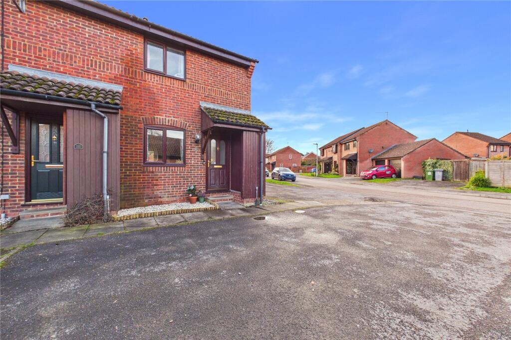 2-bed terraced on Alderfield Close, Theale, Reading, Berkshire, RG7, £310,000