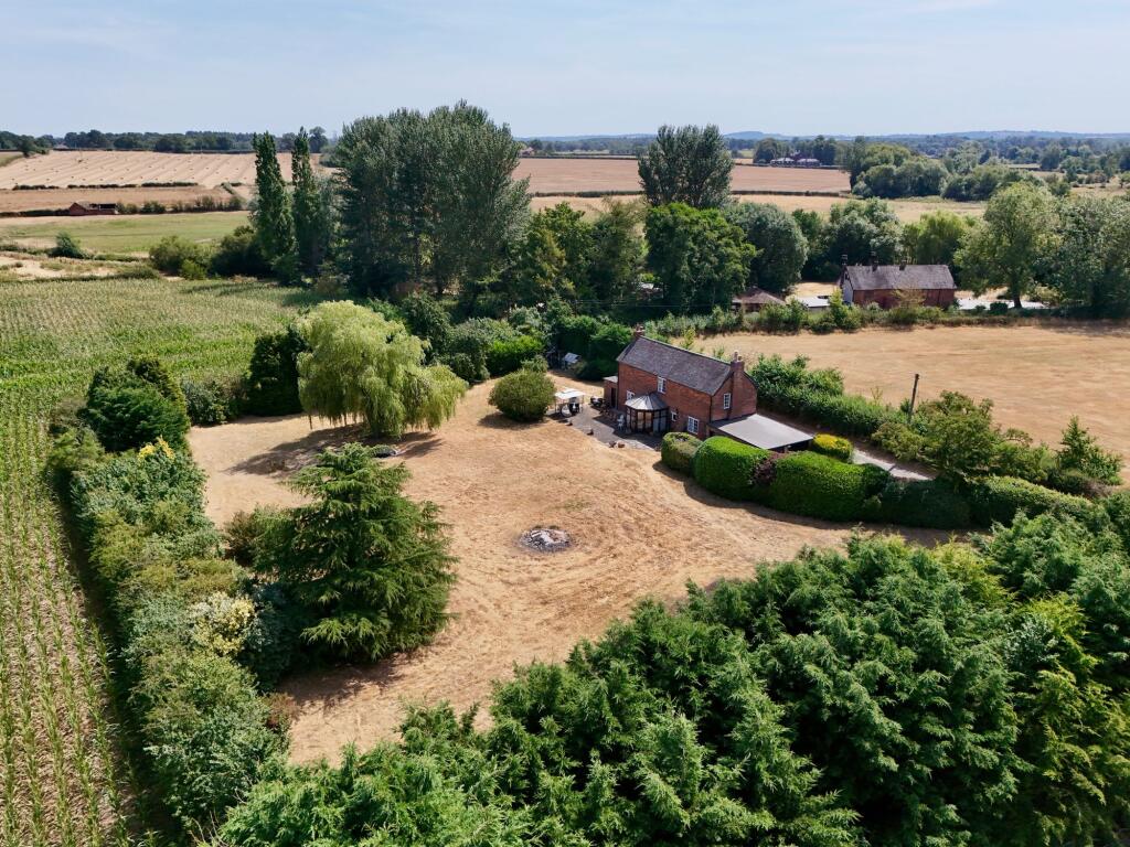 House in South Staffordshire, Brewood and Coven - View 4
