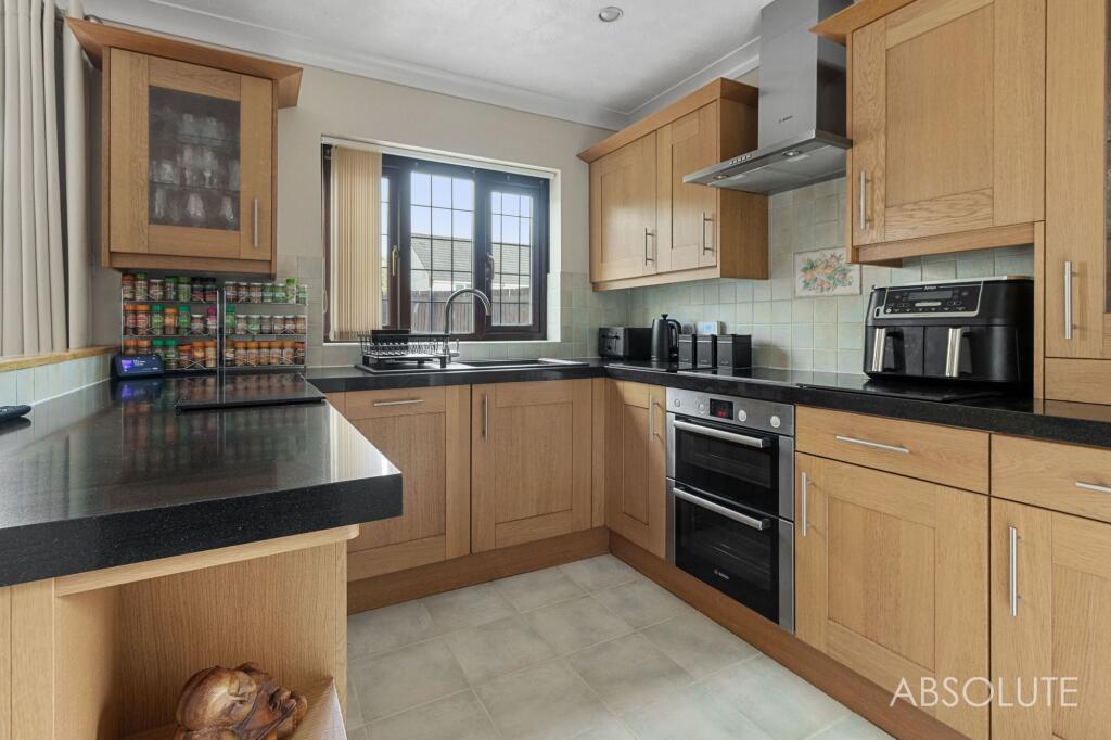 Shetland Close, Torquay, TQ2 – další