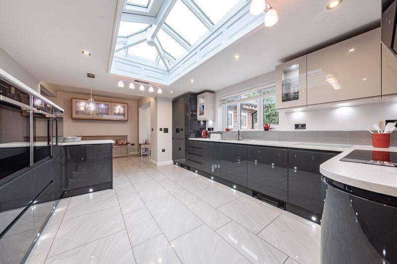 152 The Green, Eccleston PR7 5SB photo 2