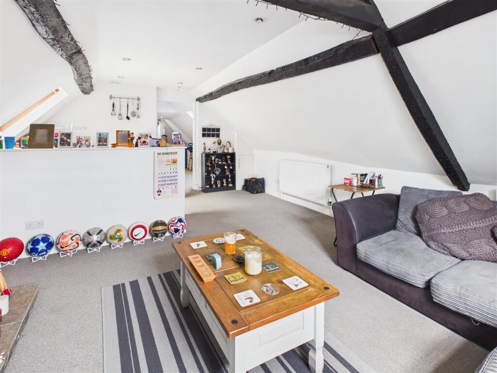 Apartment in Worcester, Worcestershire - View 5