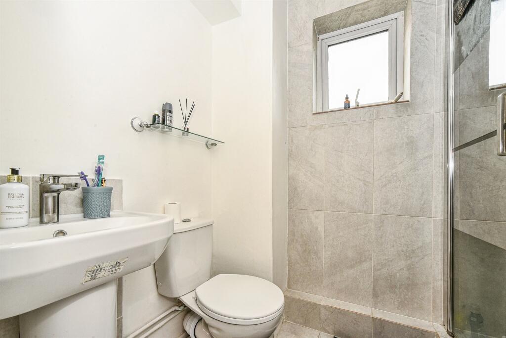 Apartment in Stratton St Margaret, Swindon - More