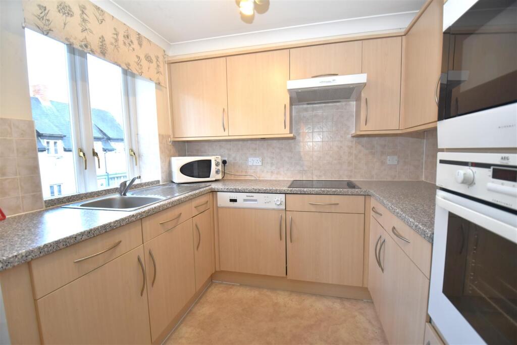 Ormond House, Roche Close, Rochford photo 4
