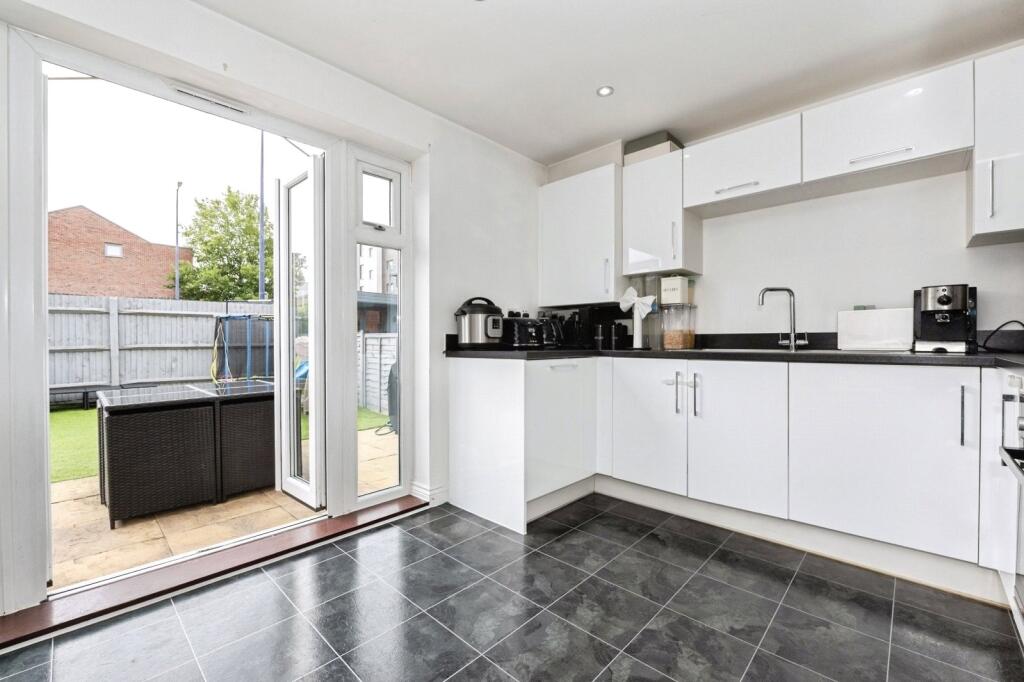 House in Dartford - More
