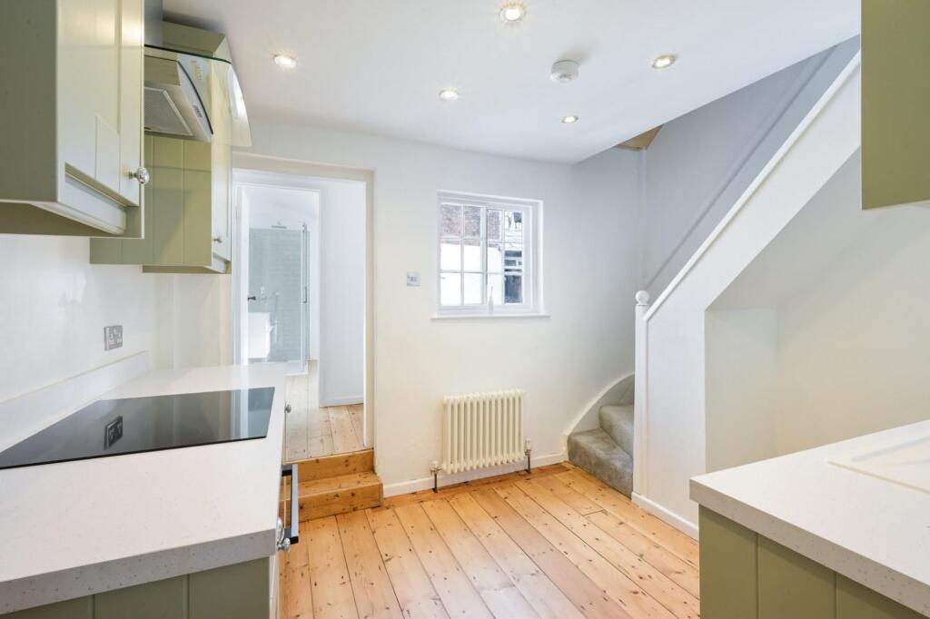 House in Epsom and Ewell, Woodcote, Epsom - View 5