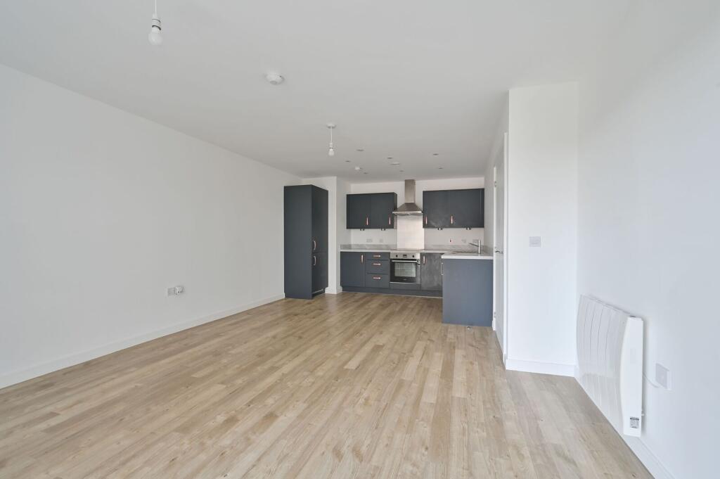 Apartment in Watford, Hertfordshire - View 5