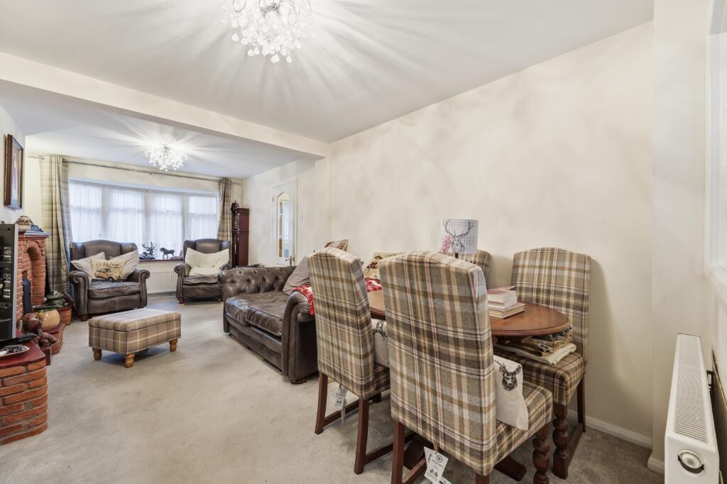 Frinton Road, Romford photo 3