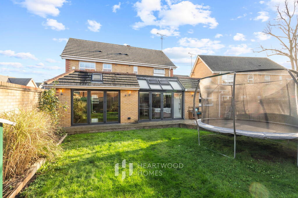 Main image of property: Stanmore Chase, St. Albans, AL4 0EZ