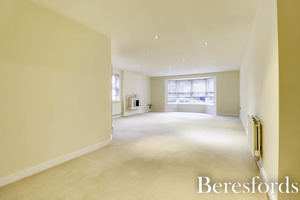 Sawyers Grove, Brentwood, CM15 photo 3