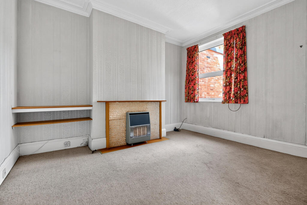 House in Newbury, West Berkshire - More