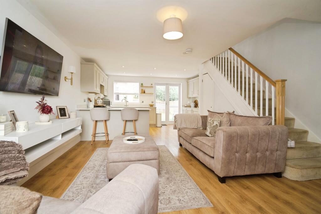 House in Barnsley, Great Houghton - More