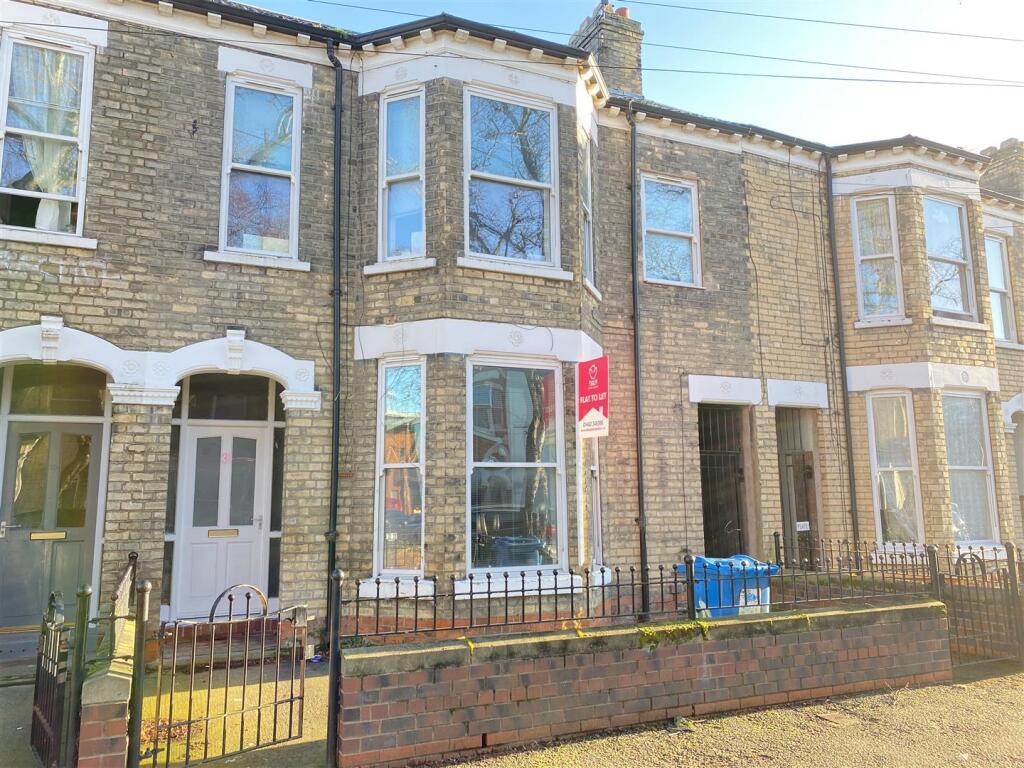 Main image of property: Flat 3 31 Plane StreetHull