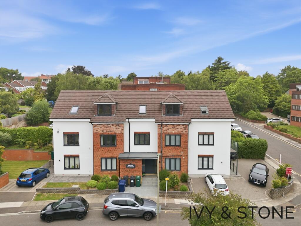 1-bed flat on 2a Manorside, Barnet, Hertfordshire, EN5, £325,000