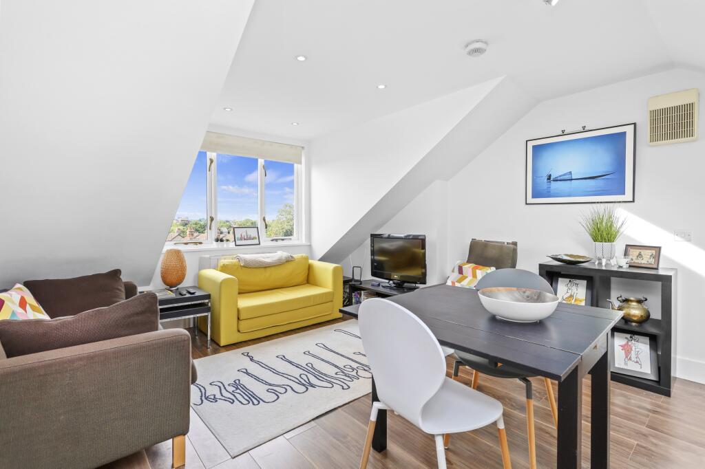 Main image of property: Sheen Road, Richmond, TW9