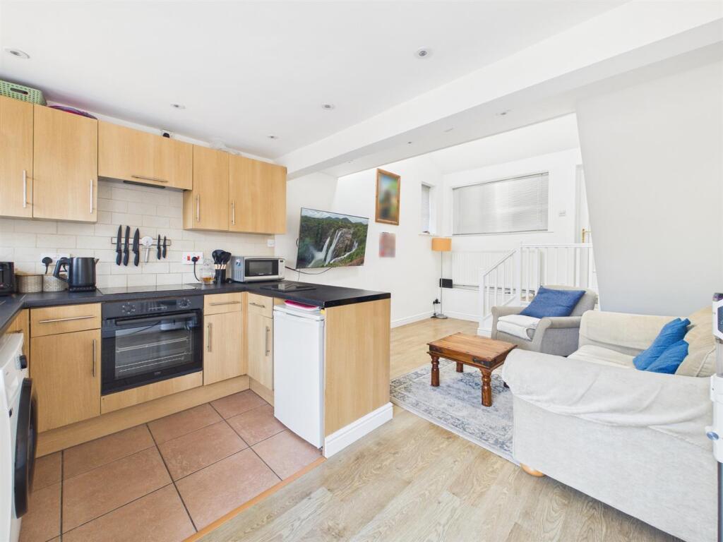 88, Gains Avenue, Bicton Heath, Shrewsbury photo 3