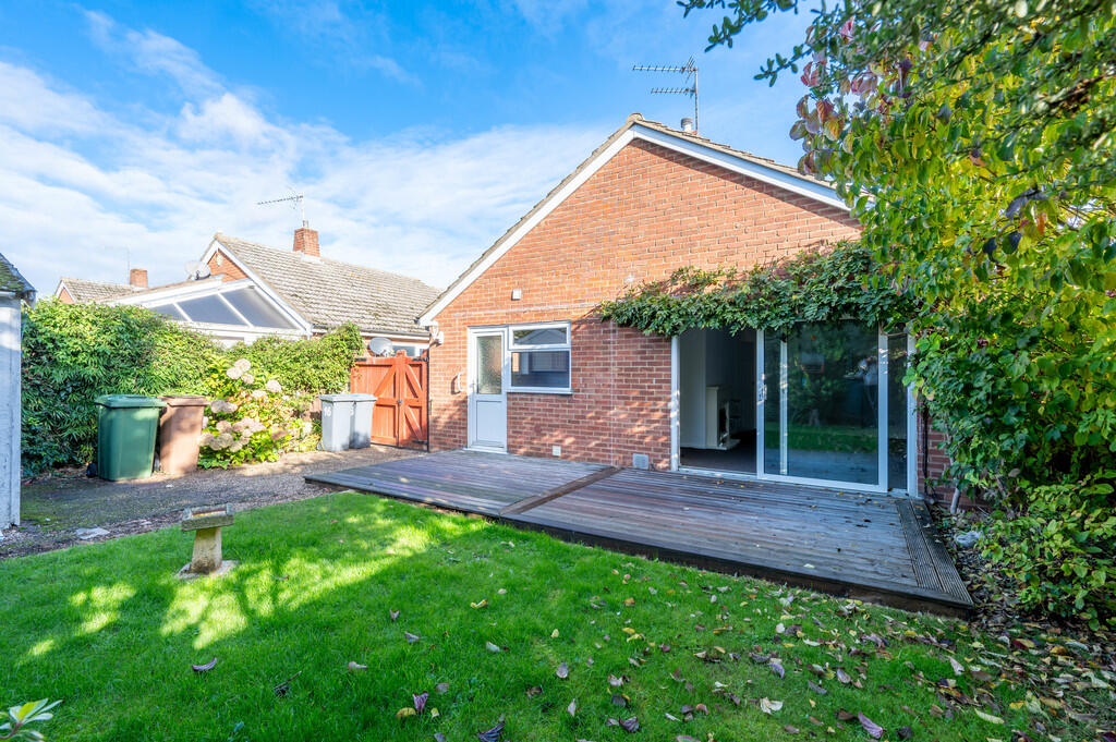 Chatsworth Crescent, Felixstowe photo 3