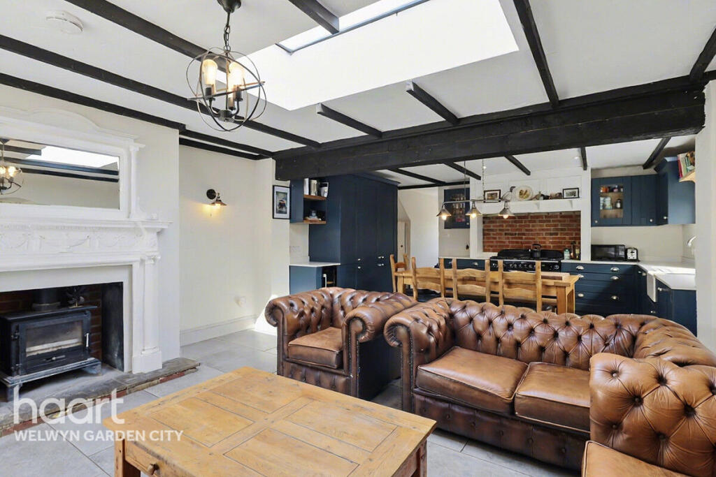 4-bed house on Blythway, Welwyn Garden City, £550,000