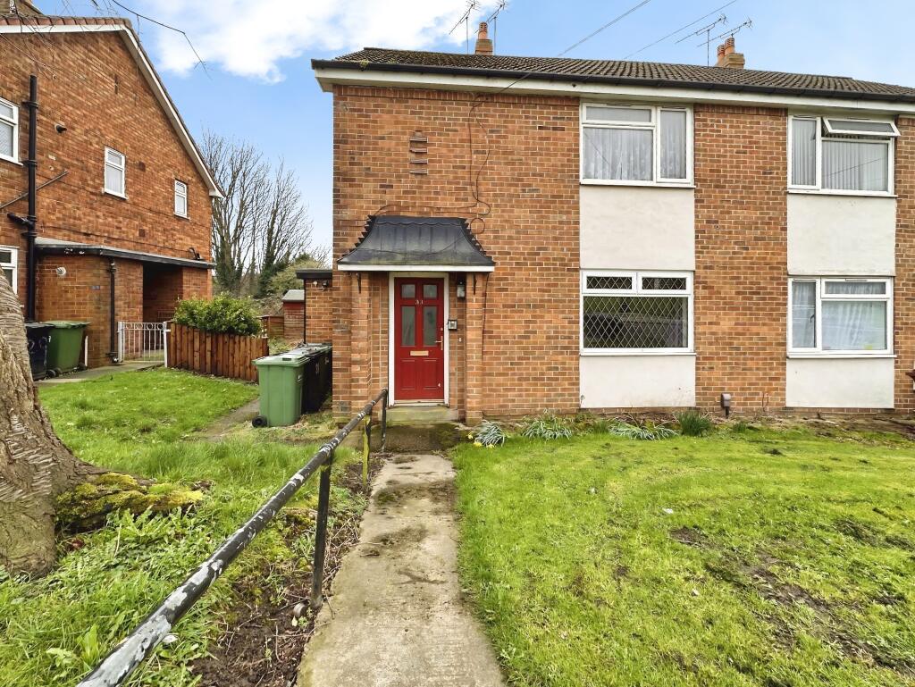 1-bed flat on Gamble Hill Drive, Leeds, LS13, £95,000