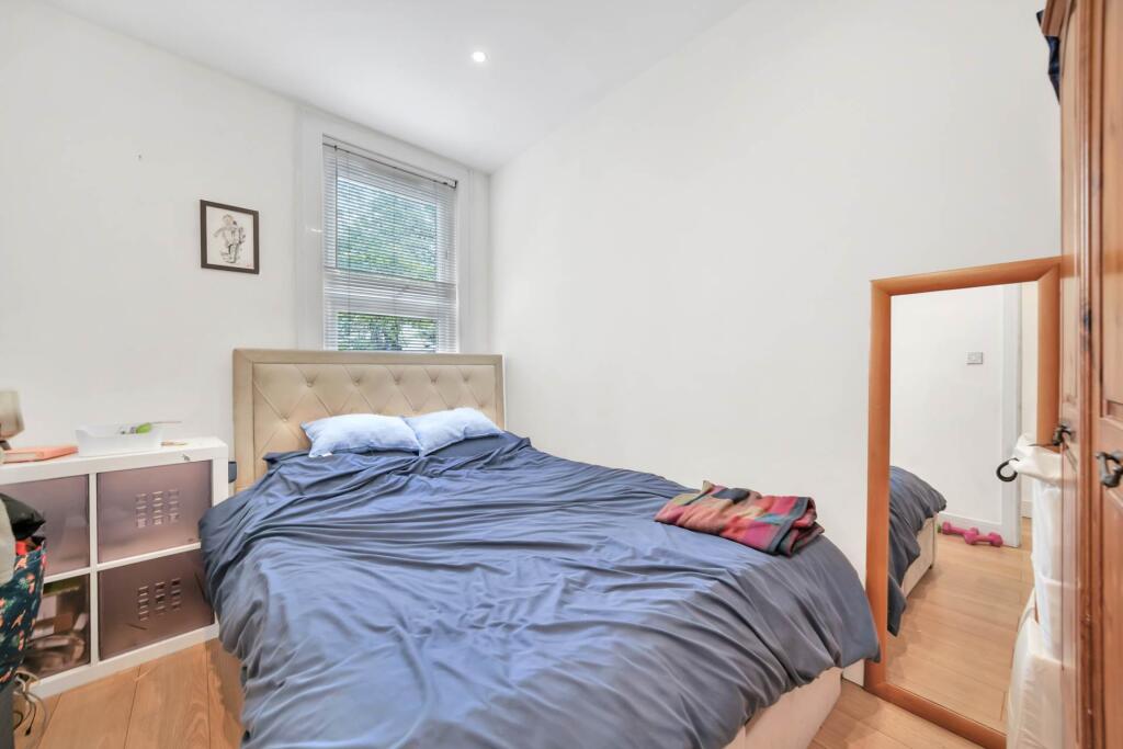 Apartment in London - View 5