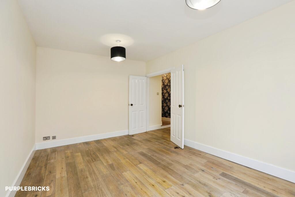 Apartment in Redhill - View 5