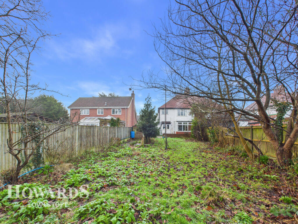 Oulton Road North, Oulton photo 3