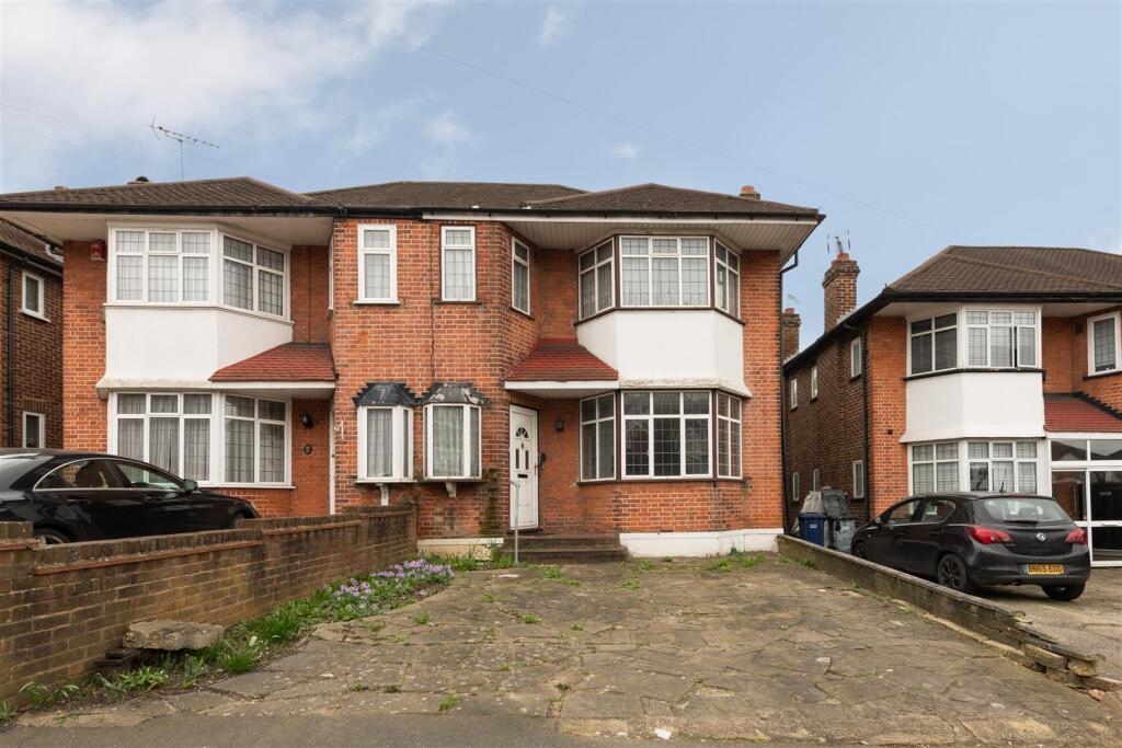 Main image of property: Osidge Lane, London, N14