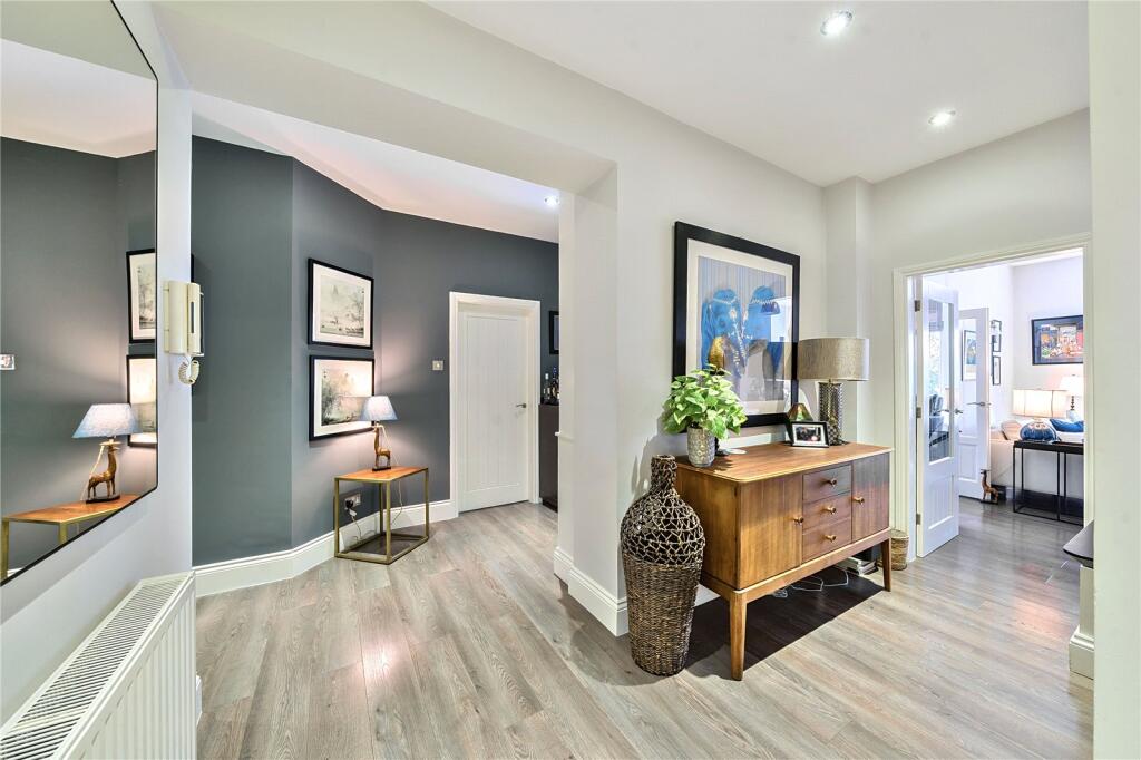 Apartment in Leeds, Park Villas, Roundhay - View 5