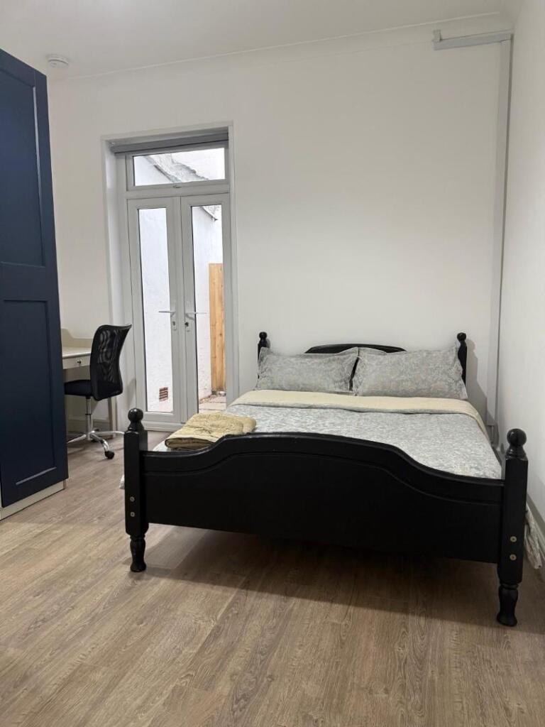 Apartment in Cardiff - View 4