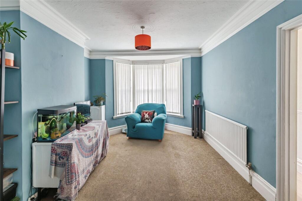 House in East Cowes, Isle of Wight - More