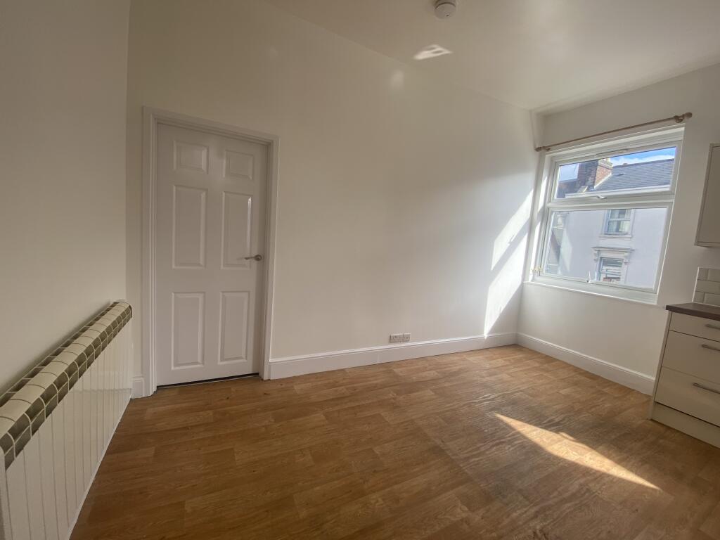 Apartment in Southampton - View 5
