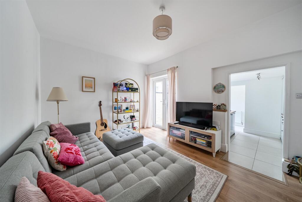 Grenfell Avenue, Maidenhead, SL6 photo 2