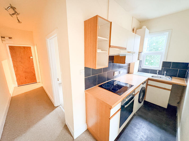 Manor Road, Westcliff-On-Sea photo 3