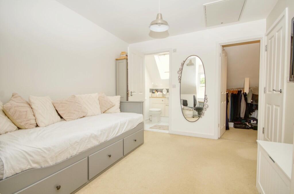 Barrowfields Close, West End, Hampshire, SO30 photo 4