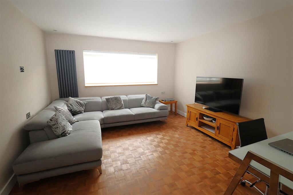House in Gillingham, Medway - View 2