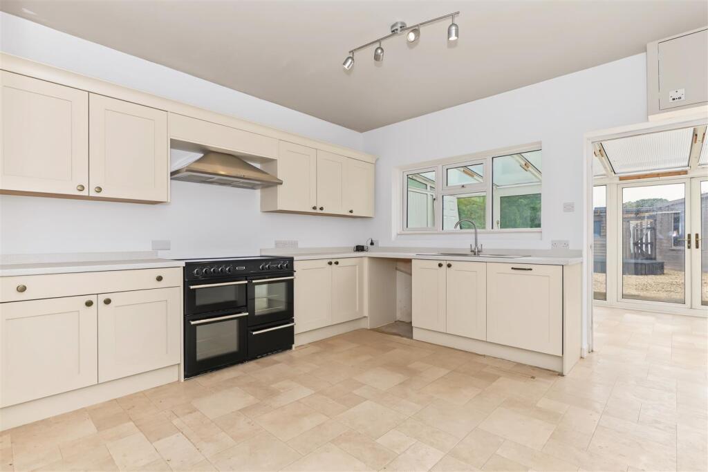House in West Oxfordshire, Langford - View 2